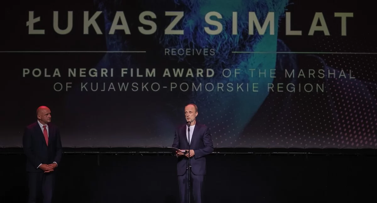 Statuetka Poli Negri dla Łukasza Simlata