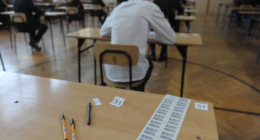 Ostatni dzień egzaminów gimnazjalnych. Test z języka angielskiego poziom podstawowy [ARKUSZE]