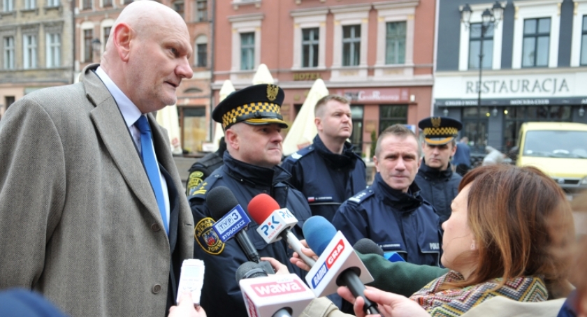 Nadchodzą duże zmiany: strażnicy z paralizatorami! Lokale w Toruniu tylko od 21 lat i do 3:00?