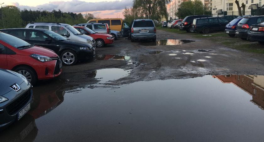 Mieszkańcy alarmują. Tu jest potrzebny parking [FOTO]