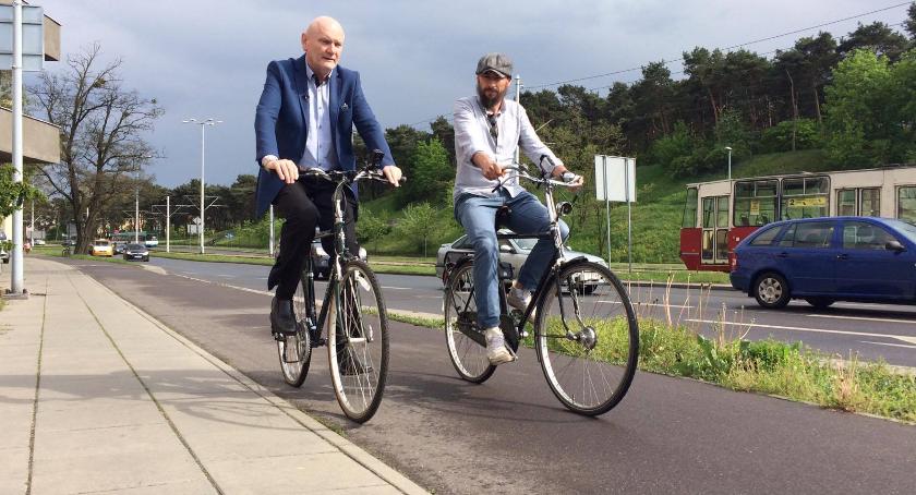 Prezydent Michał Zaleski na rowerze. Na trasie złapał gumę! [FOTO]