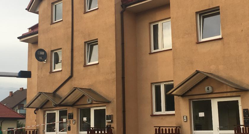 W domu wielorodzinnym popękały ściany - mieszkańcy ewakuowani. Zobacz zdjęcia!