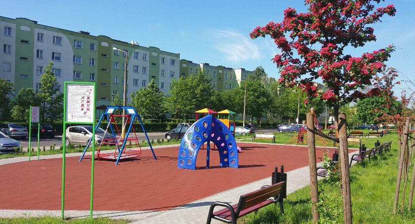 Zupełna nowość! Są już pierwsze w Toruniu huśtawki dla niepełnosprawnych [FOTO]