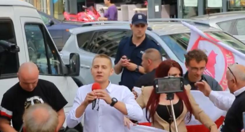 Modlitwa i... ostre słowa pod adresem Joanny Scheuring-Wielgus. Zobacz, manifestację Narodowców!
