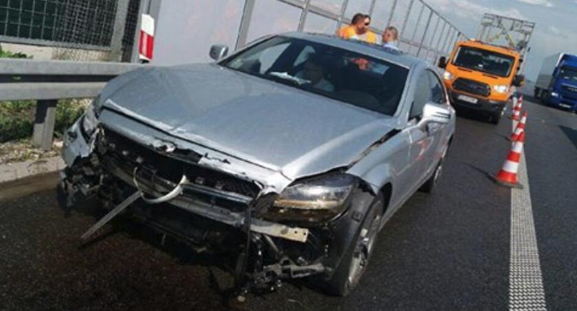 Wypadek na A-1. Detektyw Rutkowski rozbił srebrnego Mercedesa! [FOTO]