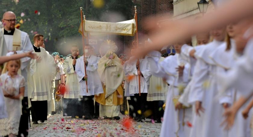 Procesje przeszły ulicami Torunia [FOTO]