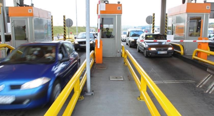 Będą wakacyjne ułatwienia na autostradzie. A czy bramki zostaną otwarte? Jest odpowiedź ministra!