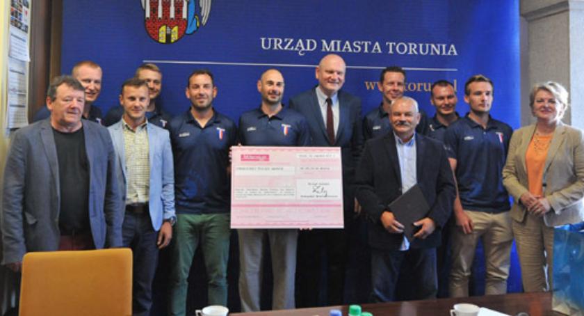 Pomorzanin Toruń dostał kasę od prezydenta [FOTO]