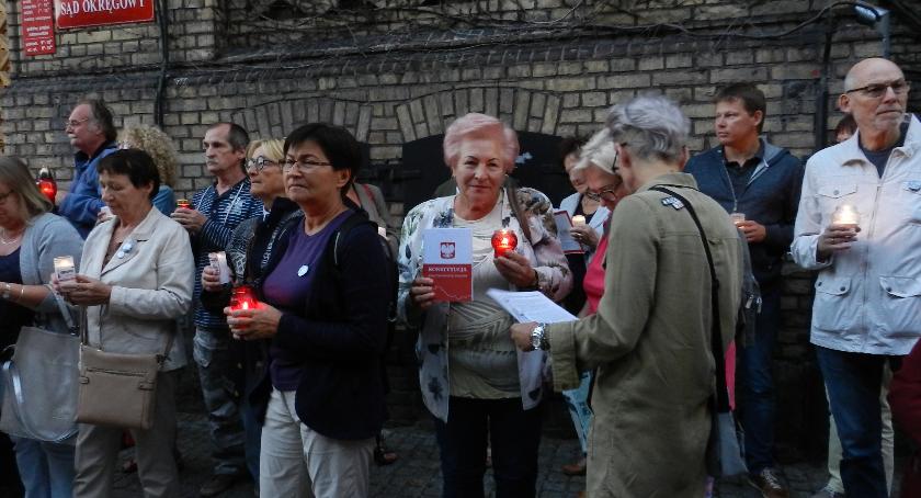Torunianie protestowali przed Sądem Okręgowym [FOTO]