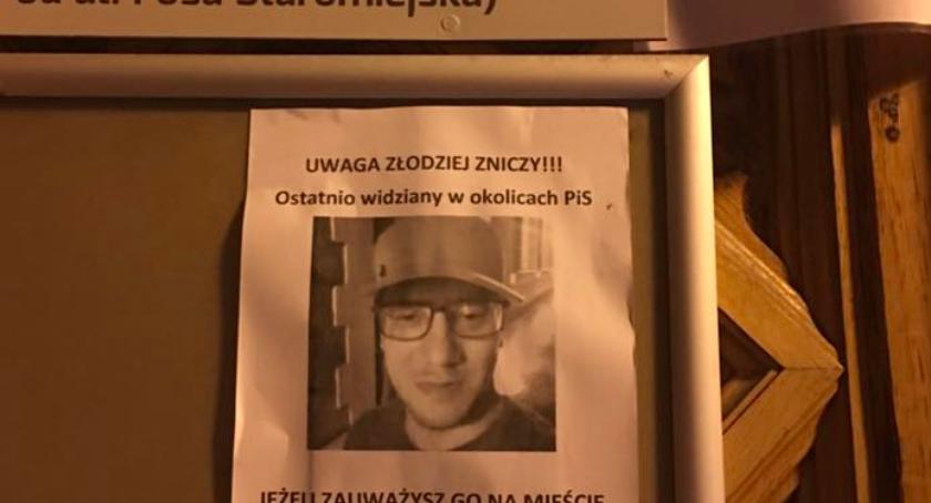 Radny PiS zabrał świeczki po proteście. Mieszkańcy mu nie odpuszczają [FOTO]