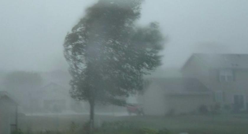 Uwaga, nadchodzą burze! Synoptycy: wiatr może przyspieszyć do nawet...