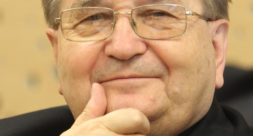 Wiemy, ile MON przekazał toruńskiej Fundacji o. Rydzyka!