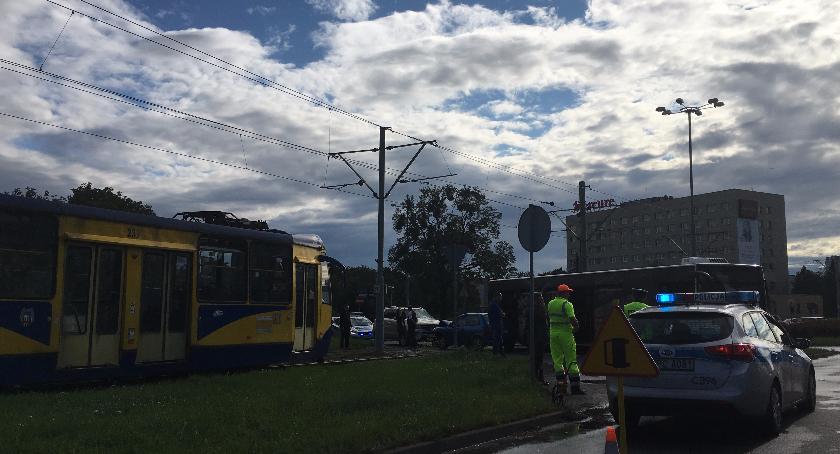 Wypadek z udziałem autobusu MZK. Są duże utrudnienia! [FOTO]