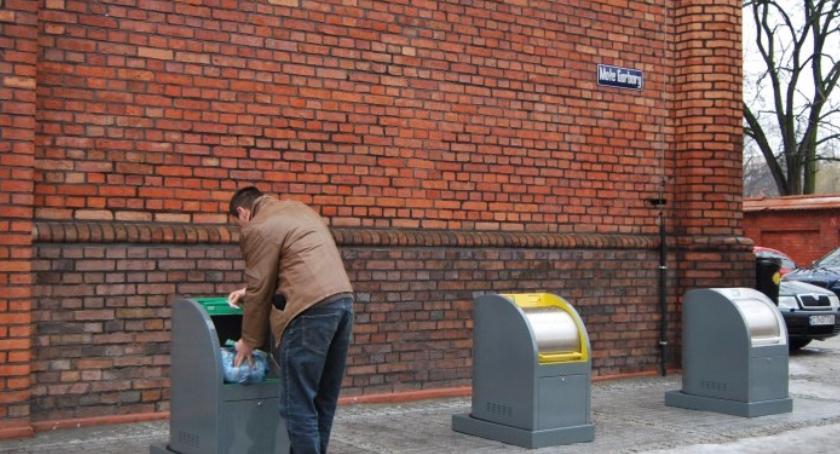 Kto podrzuca śmieci na Starówce?
