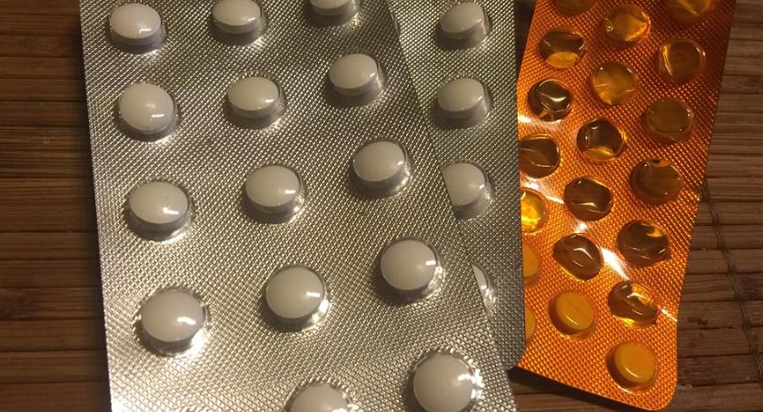 Nowa lista leków refundowanych. Zmiana cen kilkuset preparatów [LISTA]