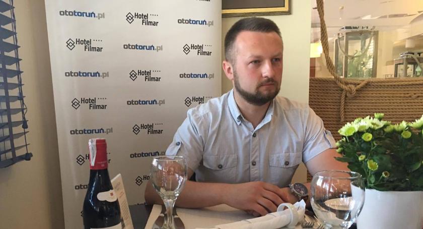 Działacz społeczny i zawodowy żołnierz, który został posłem. Rozmawiamy z Pawłem Szramką