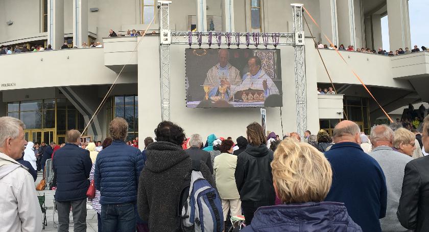 Festyn z przytupem. Bazary, strzelnica, górale, koncerty, a nawet czarnoskóry koszykarz [FOTO]