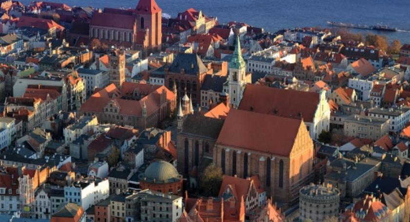 Internauci wytykają błędy, nieprofesjonalizm i brak kultury!