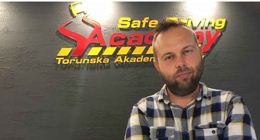 Co zrobić podczas awarii auta na autostradzie? O tym rozmawiamy z Adamem Knietowskim  