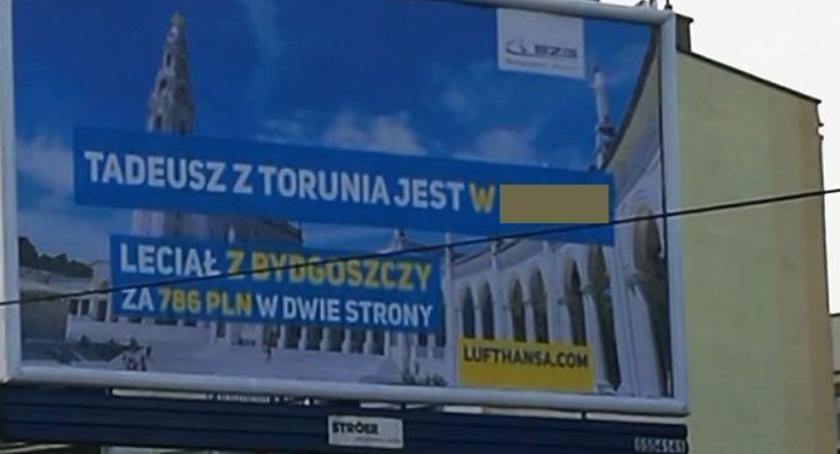 Zaskakująca reklama Portu Lotniczego. Gdzie poleciał Tadeusz z Torunia?! [FOTO]
