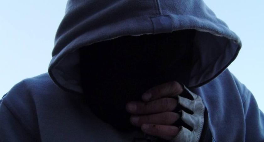 Porywacze dzieci grasują w okolicach Torunia? Mieszkańcy alarmują