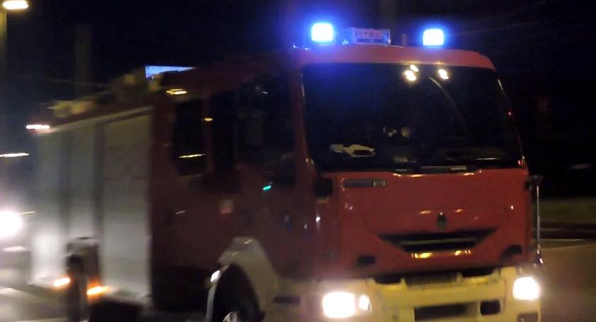 Ogromna topola spadła na budynki mieszkalne!