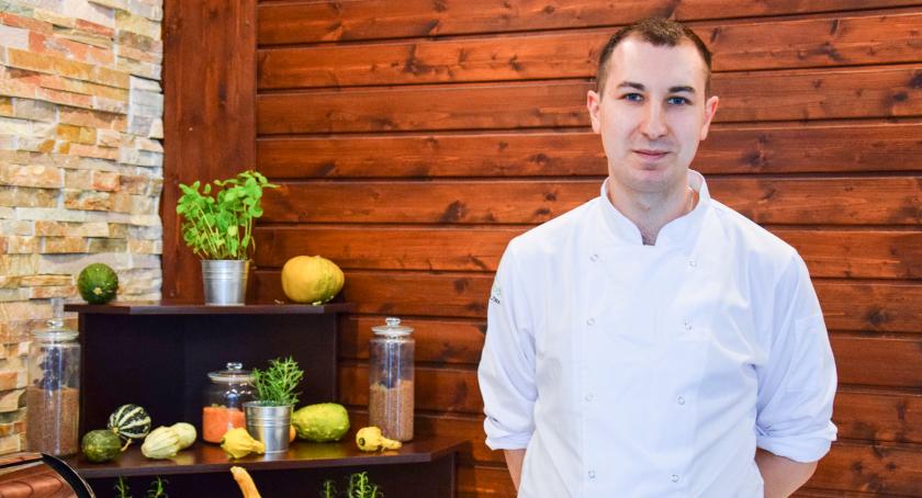 Czas na weekend z gęsiną. Rozmawiamy z Mateuszem Połubińskim, szefem kuchni w restauracji Olender