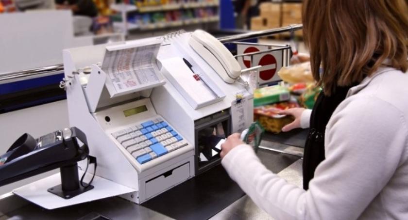 Jakie są zarobki w marketach? Sprawdziliśmy to!