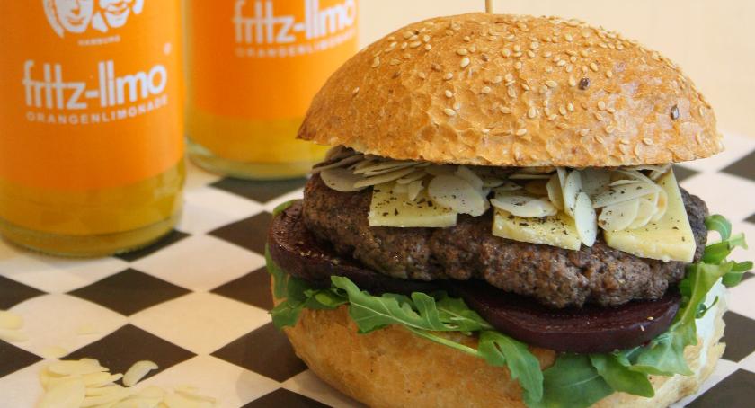 Burgery coraz modniejsze w Toruniu i całej Polsce. Jednak trzeba je wybierać mądrze!
