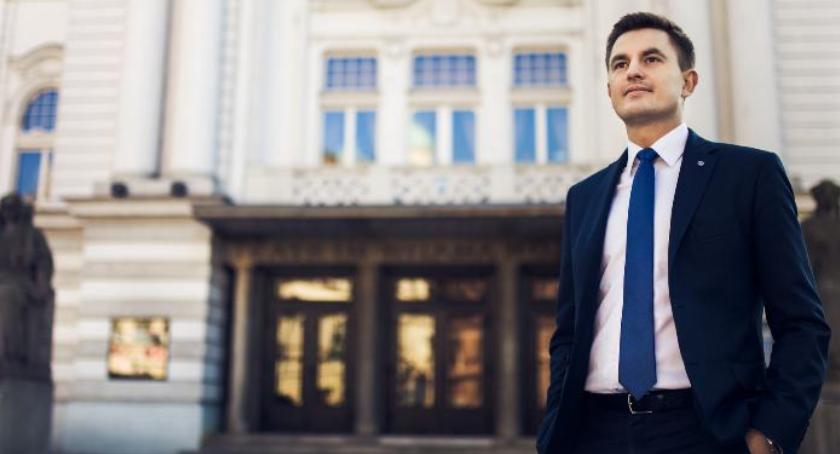 Arkadiusz Myrcha: Polska w ustroju przejściowym [FELIETON]