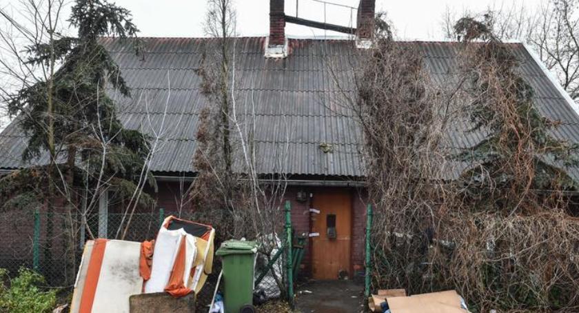 To w tym domu mężczyźni torturowali i zabili kobietę. Szczegóły morderstwa przy Czarlińskiego [FOTO]