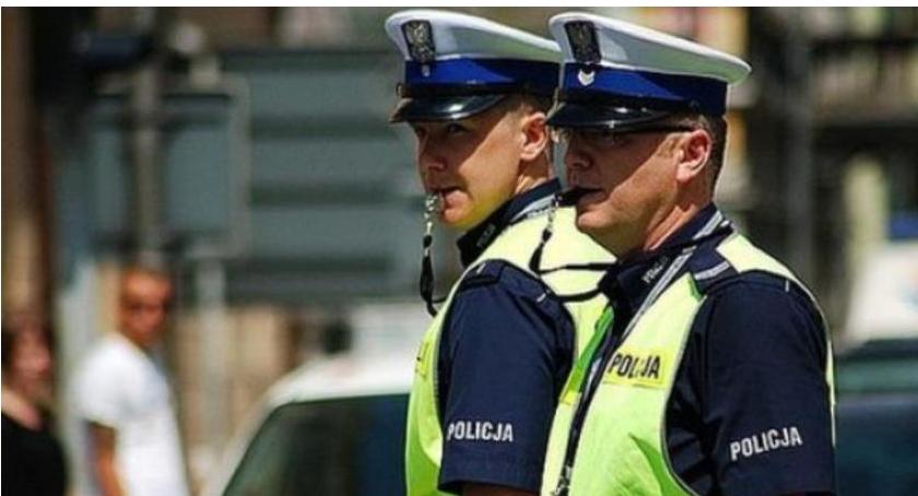 Policjanci z Torunia na ustach opozycji w całym kraju. Co takiego zrobili? [FOTO]