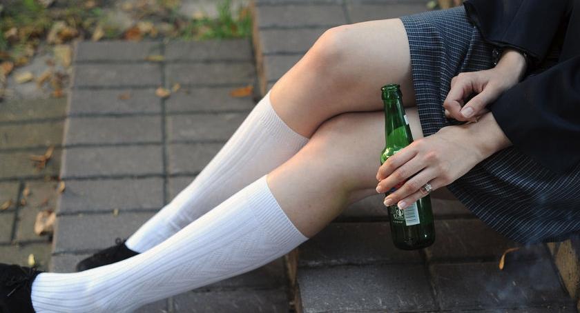 15-latka z Torunia trafiła do szpitala. Upiła się do nieprzytomności!