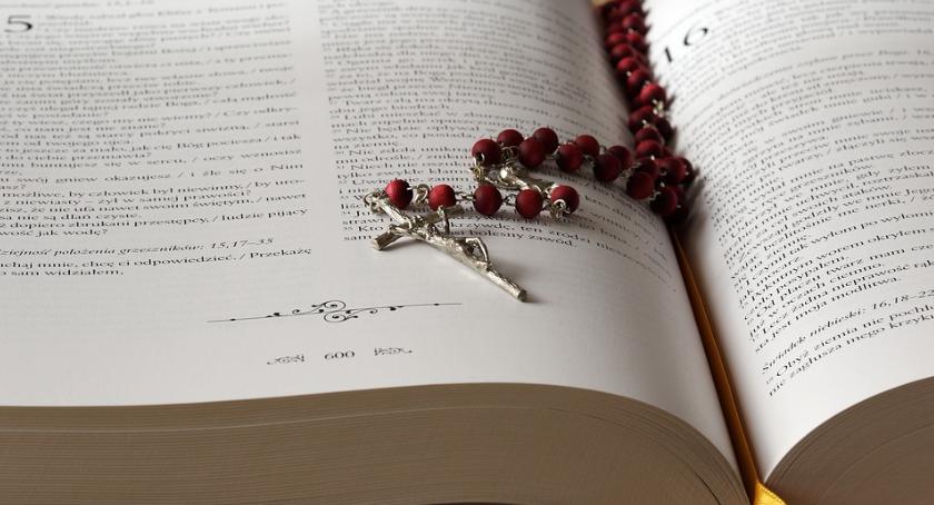 Pieśni religijne, egzorcyzmy i woda święcona. To mogło skończyć się tragicznie…