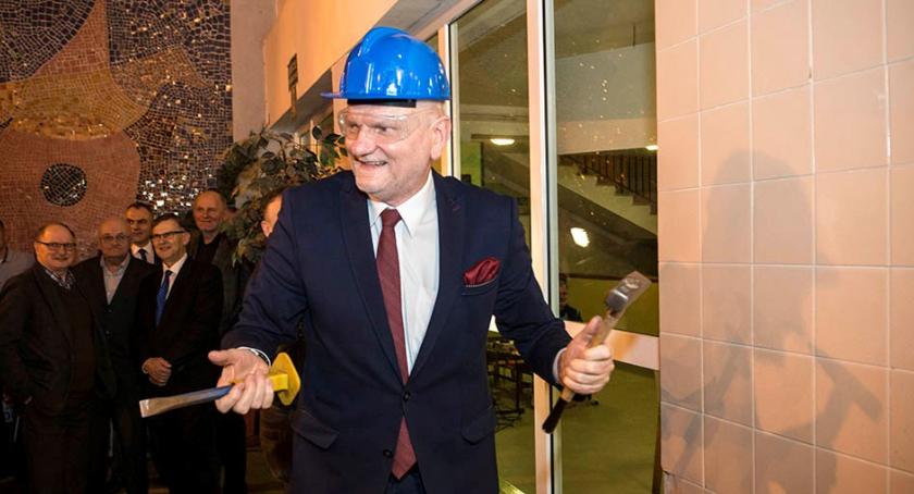 Basen przy Bażyńskich pożegnany. Jak będzie wyglądać po metamorfozie za 17 milionów? [FOTO]