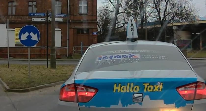 Jazda na stłuczkę. Taksówkarz chciał wyłudzić odszkodowanie? [WIDEO]