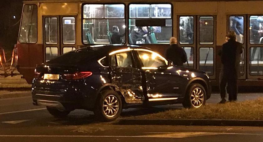 Uwaga! Zderzenie samochodu z tramwajem w centrum [FOTO]