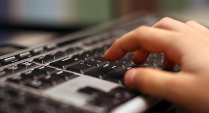 Toruńska policja zatrzymała internetową oszustkę