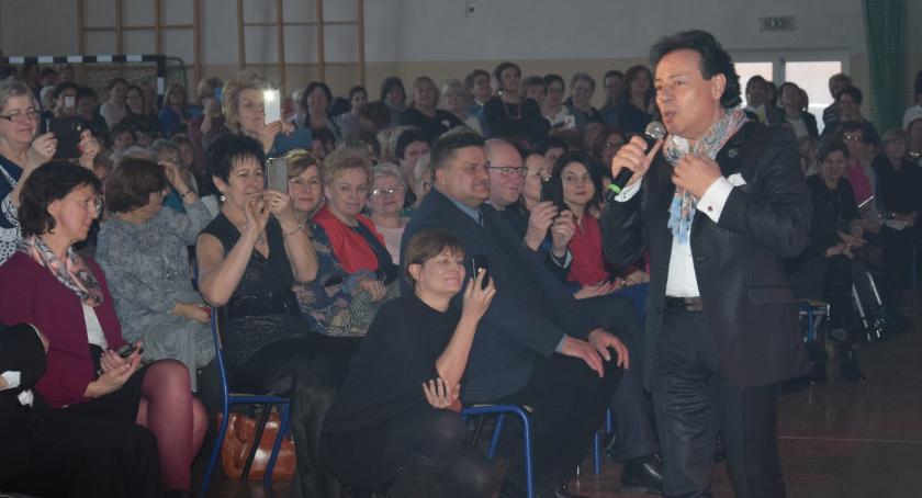 Francesco Napoli zaśpiewał dla kobiet w Lubiczu [FOTO]