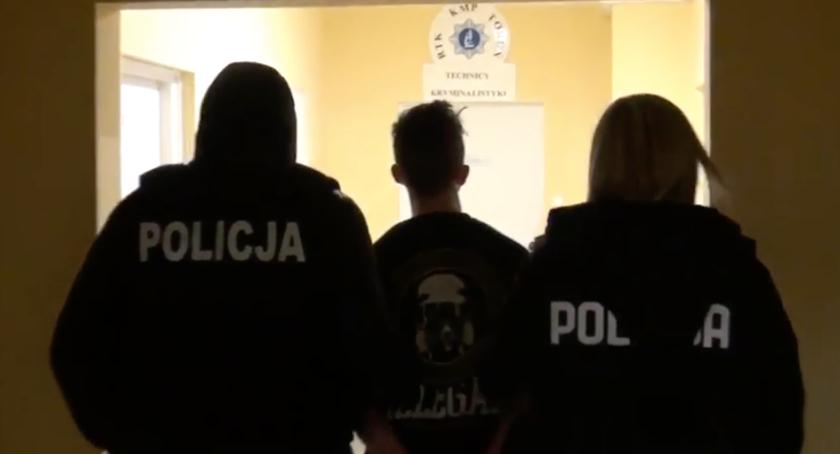 Nocny rozbój na starówce. Dwaj mężczyźni napadli na 56-latka [WIDEO]