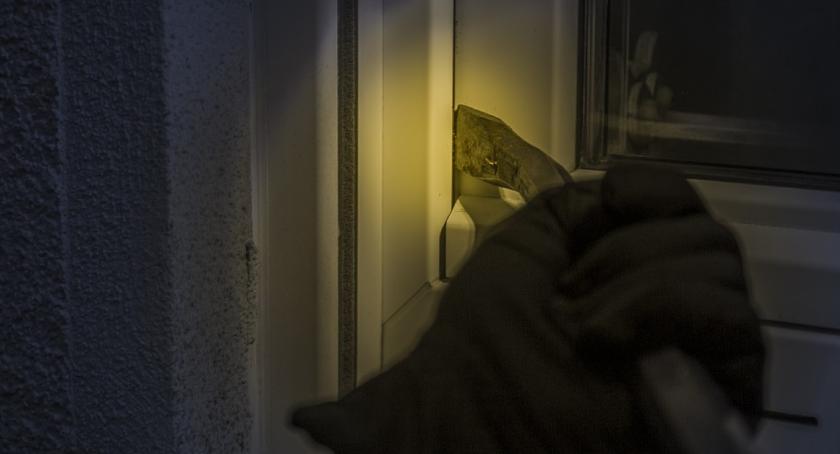 Zaledwie 15-letni złodziej włamał się do swojej szkoły i okradł ją na kilka tysięcy złotych!