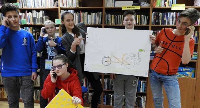 “Biblioteka na rowerze” dostarczy książki mieszkańcom gminy Chełmża [FOTO]
