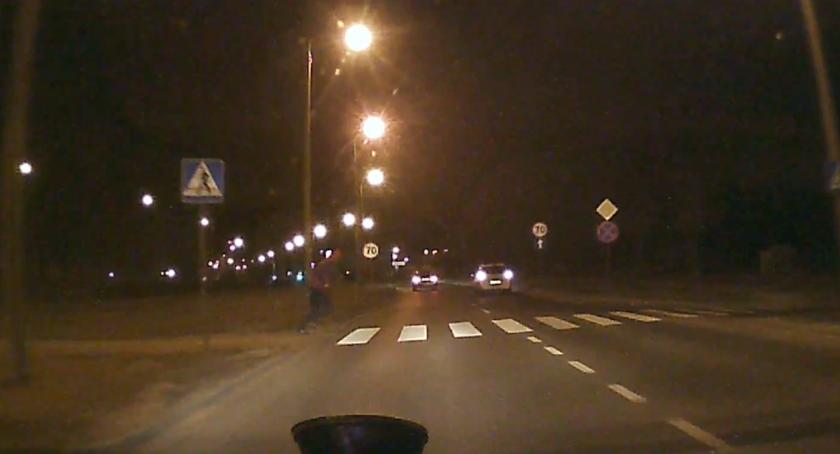 O krok od kolejnej tragedii na przejściu dla pieszych w Toruniu [WIDEO]
