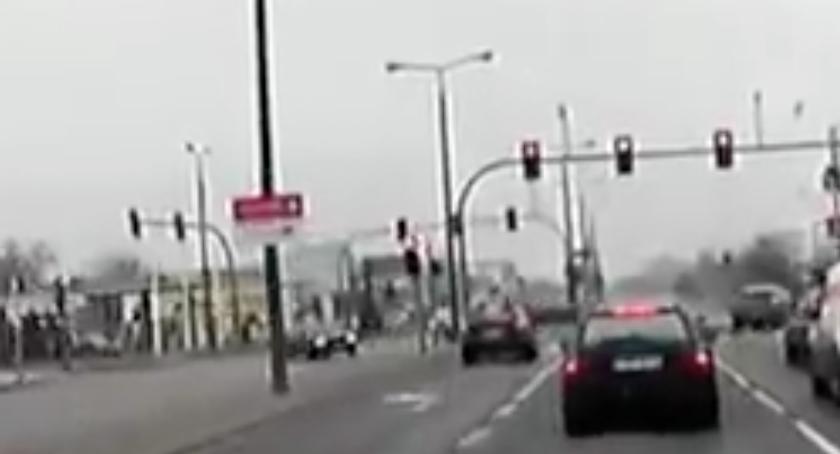 Niebezpieczna sytuacja na skrzyżowaniu Polnej z Grudziądzką [WIDEO]