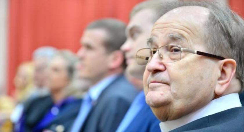 Ojciec Rydzyk jednak może mieć kłopoty przez samochody od bezdomnego