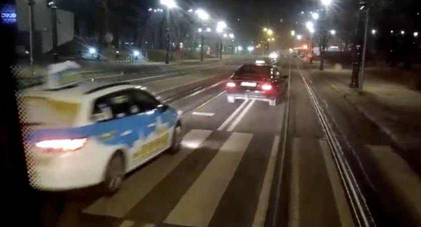 „Czy ruch taksówek na pasie tramwajowo-autobusowym jest konieczny?” - pyta nasz czytelnik [WIDEO]