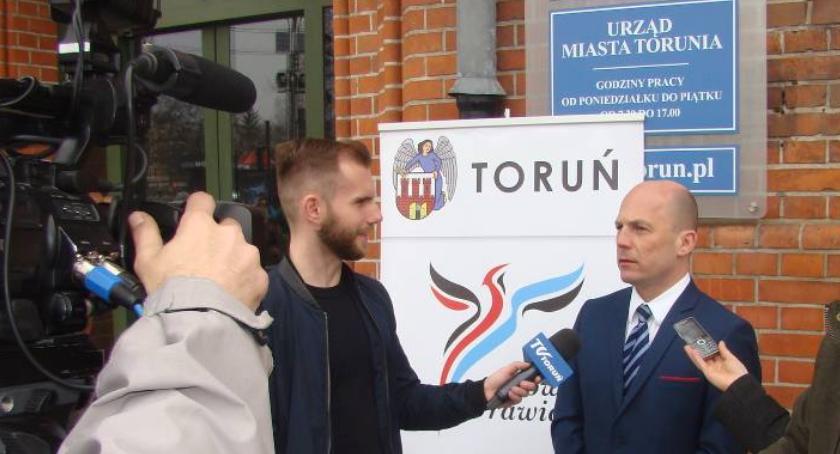 Partia polityczna chce spłacić dług Torunia z... budżetu obywatelskiego