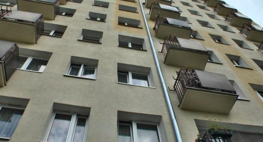 16-miesięczny chłopczyk spadł z trzeciego piętra!