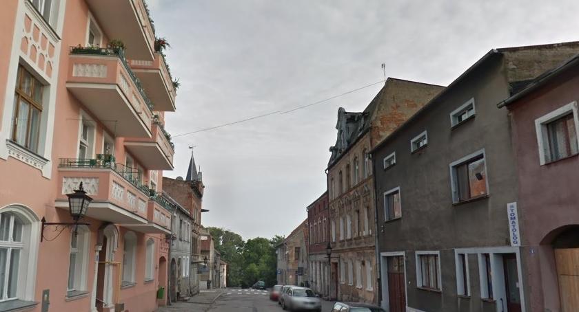 Półtoraroczne dziecko wypadło z okna. Dlaczego doszło do tego dramatu?