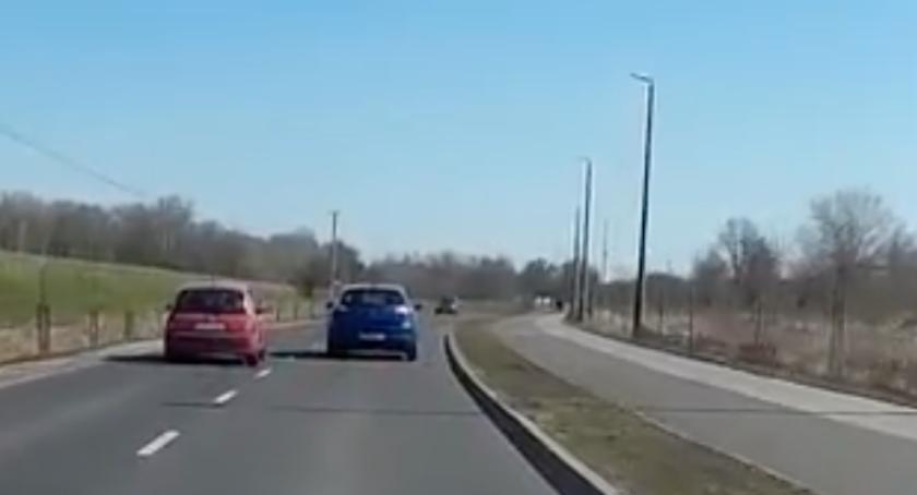 Śmiertelny wypadek na Nieszawskiej nie podziałał na wyobraźnie kierowców z Torunia [WIDEO]